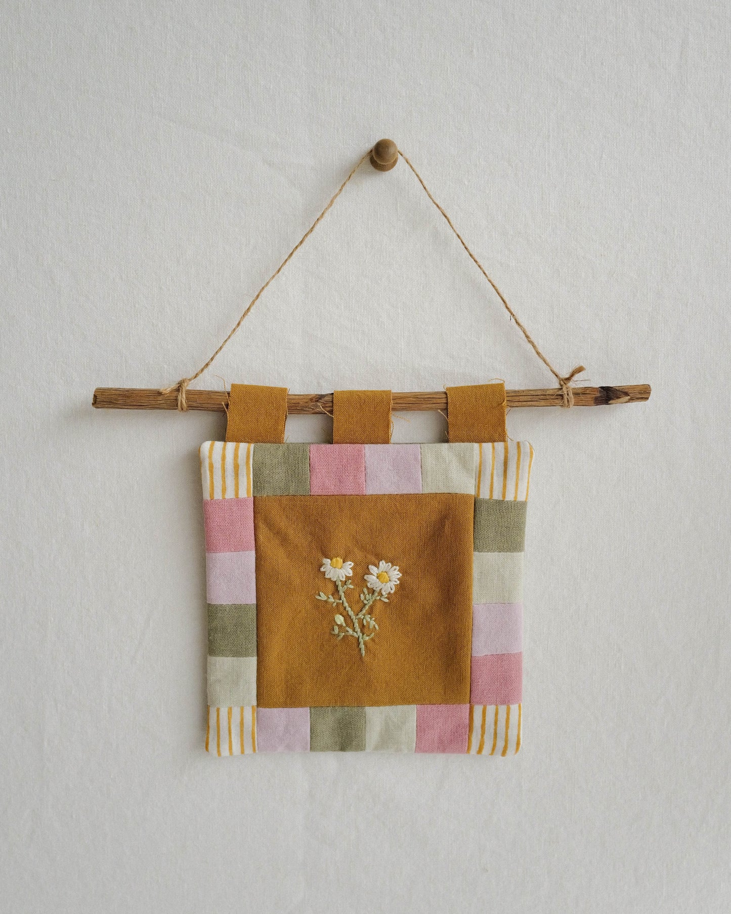 Flora and Fauna Mini Wall Hanging: Chamomile
