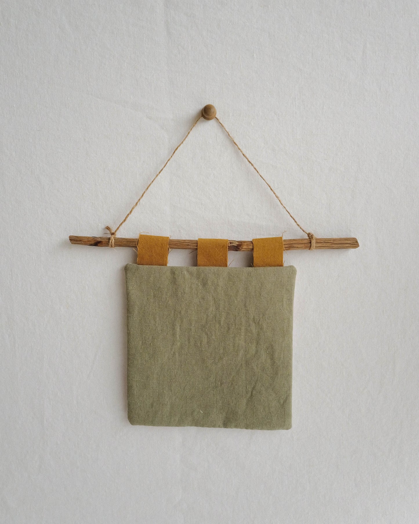 Flora and Fauna Mini Wall Hanging: Chamomile