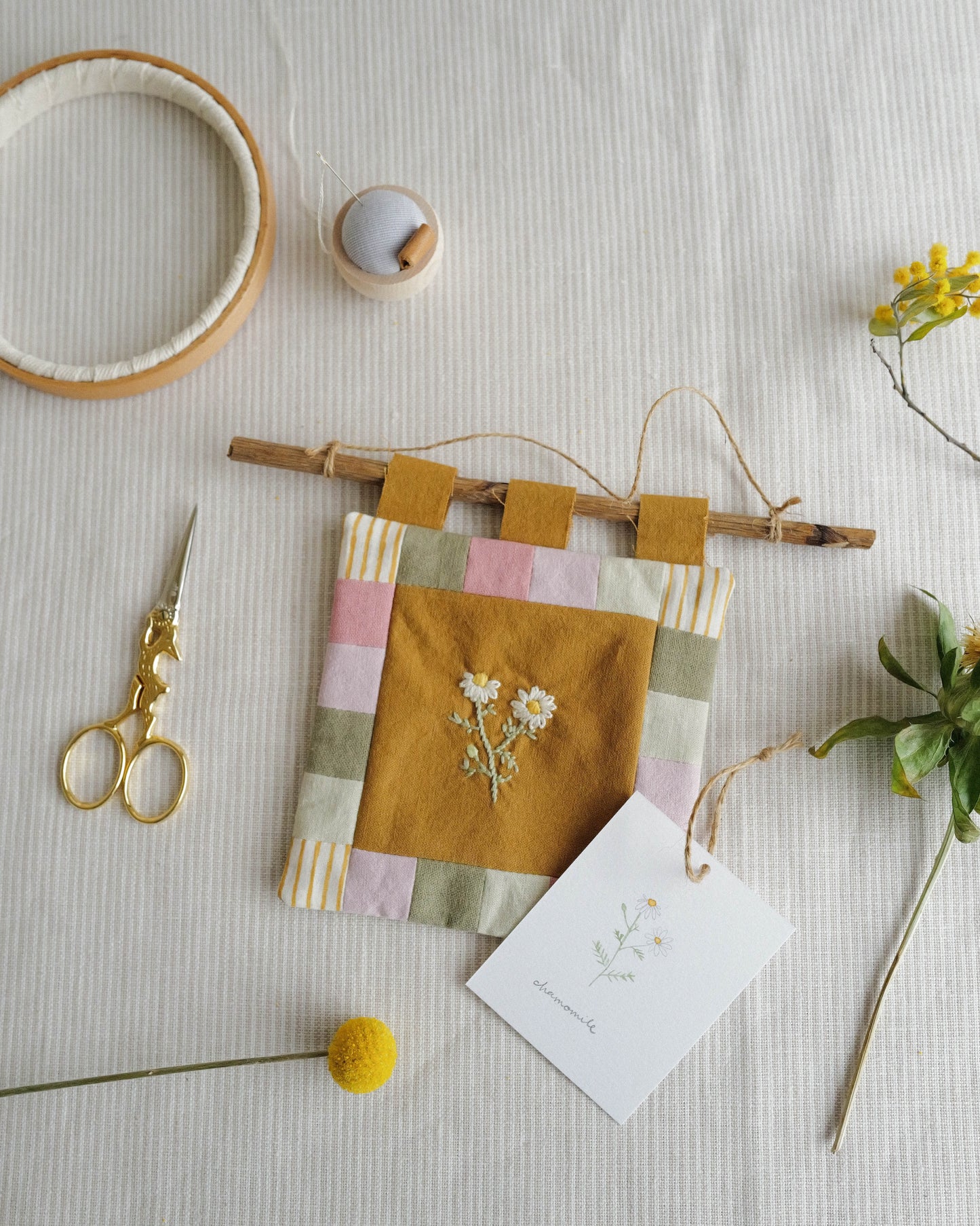 Flora and Fauna Mini Wall Hanging: Chamomile