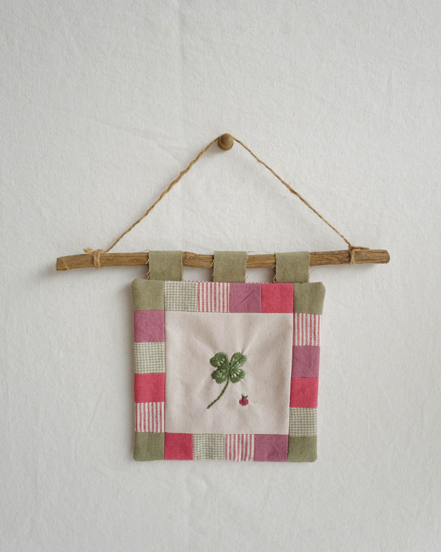 Flora and Fauna Mini Wall Hanging: Four-Leaf Clover