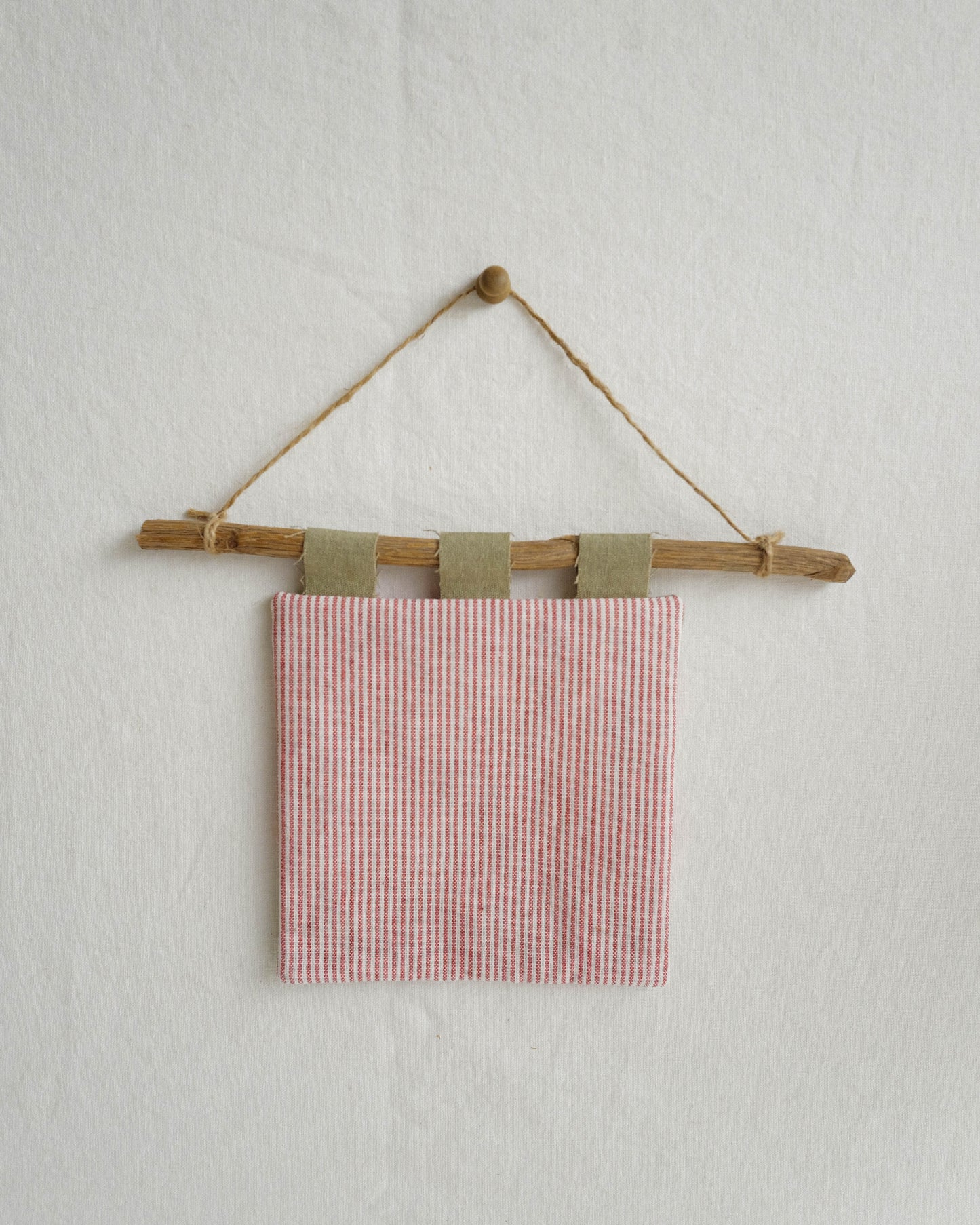 Flora and Fauna Mini Wall Hanging: Four-Leaf Clover